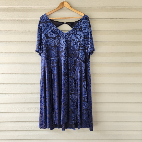 Torrid blue velor print dress size 4X plus size - Picture 2 of 11